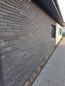 Betono masės plytelių – gamybos cechas.