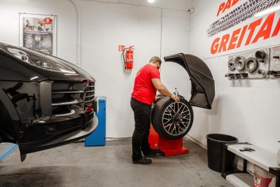 Automobilių servizas. Padangų montavimas/balansavimas/pardavimas.