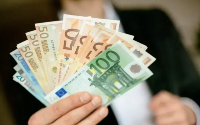 FINANSINIŲ TECHNOLOGIJŲ VERSLAS (VARTOJIMO KREDITŲ VERSLAS)